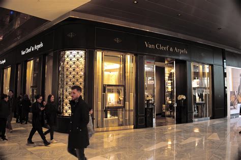 van cleef store near me.